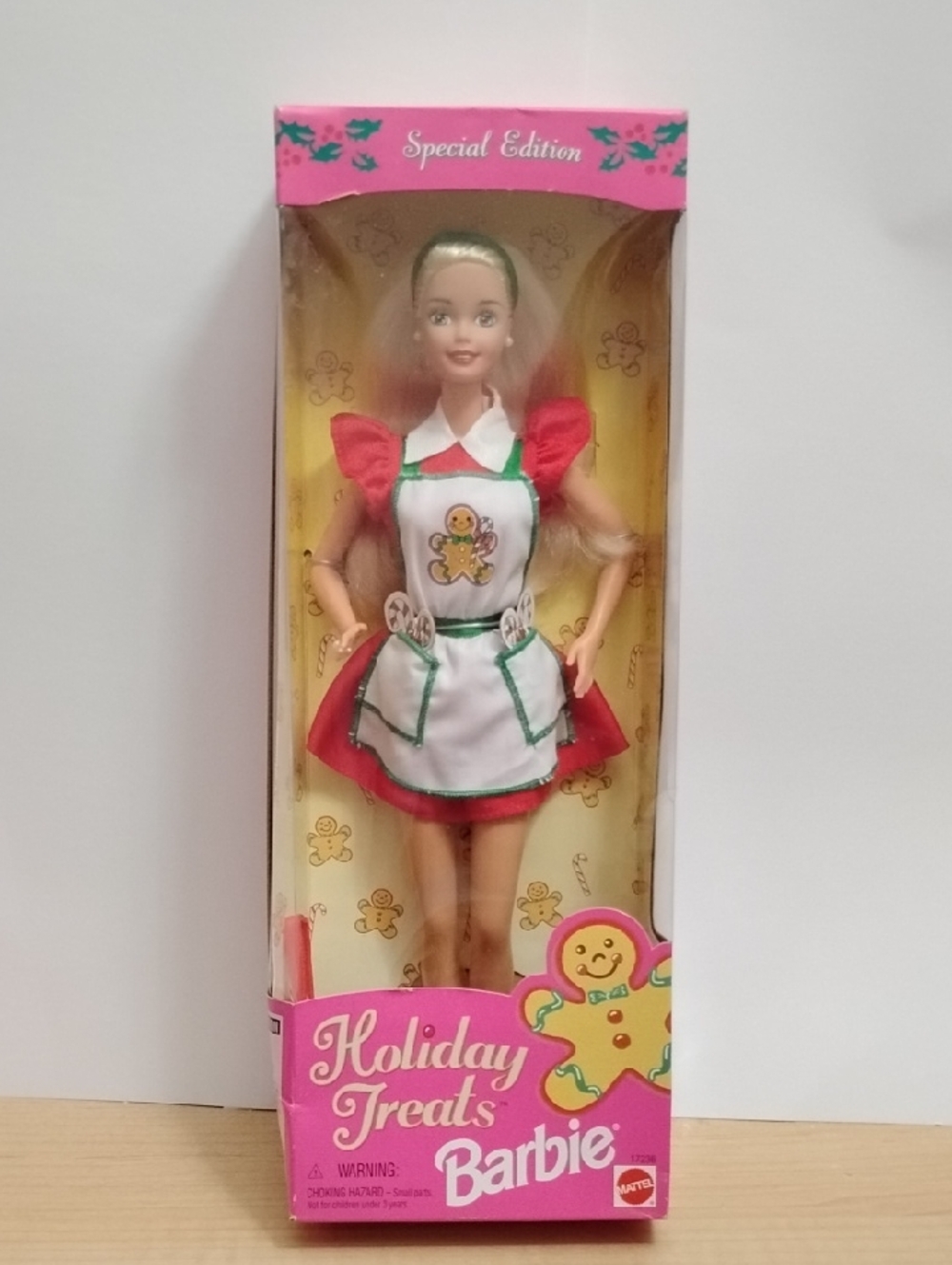1997 MATTEL HOLIDAY TREATS BARBIE #17236